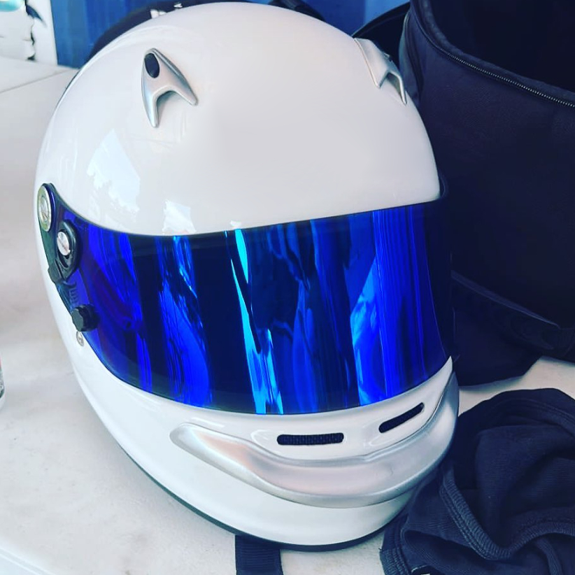 casco da kart bianco con visiera blu e nera